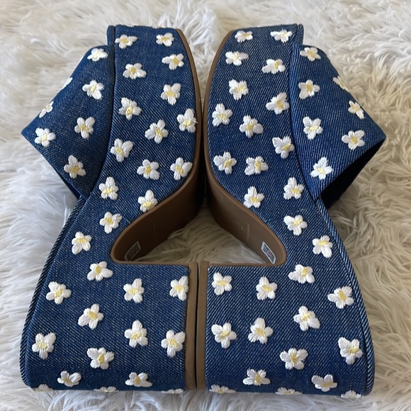 Larroude Miso Platform Sandal - Picture 8 of 12